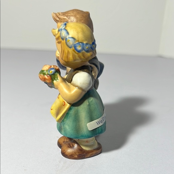 Charming Figurine of Boy and Girl. GH113 - Picture 2 of 9
